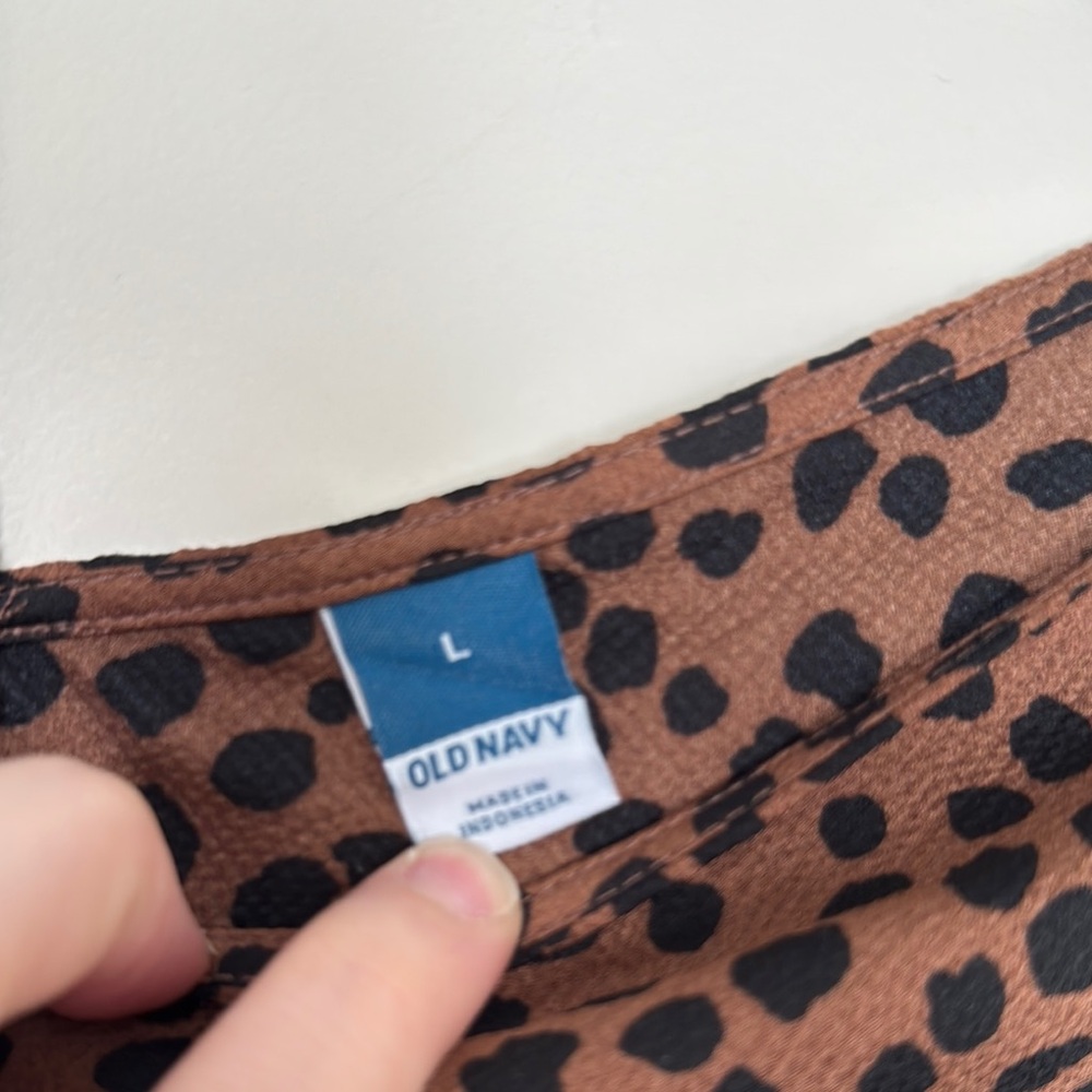 Old Navy Brown and Tan Sleeveless Tank Top with V-Neck - Picture 2 of 3